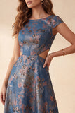 Robe formelle longue à manches longues à découpe fleurie fleurie Jacquard découpée en A, col bateau et manches courtes