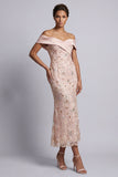 Robe midi de la mère de la mariée à perles de sirène sur les épaules