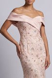 Robe midi de la mère de la mariée à perles de sirène sur les épaules