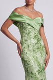 Robe midi de la mère de la mariée à perles de sirène sur les épaules