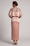 Robe midi midi de la mère de la mariée à col rond sirène bordeaux avec une cape