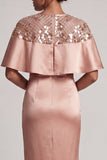 Robe midi midi de la mère de la mariée à col rond sirène bordeaux avec une cape