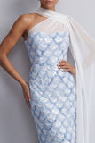 Robe midi de la mère de la mariée à une épaule avec une seule cape de sirène bleu clair