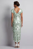 Robe de la mère de la mariée en argent sirène à col en V asymétrique à paillettes midi avec volants