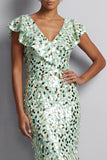 Robe de la mère de la mariée en argent sirène à col en V asymétrique à paillettes midi avec volants