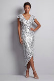 Robe de la mère de la mariée en argent sirène à col en V asymétrique à paillettes midi avec volants