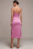Robe midi à bretelles fines en satin fuchsia avec sirène et fente
