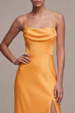 Robe Maxi à bretelles fines en satin jaune clair à bretelles de sirène avec fente
