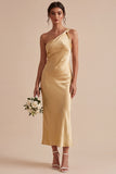 Robe midi sirène en satin dorée à une épaule