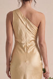 Robe midi sirène en satin dorée à une épaule