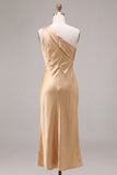 Robe midi sirène en satin dorée à une épaule