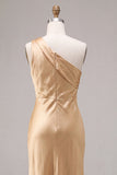 Robe midi sirène en satin dorée à une épaule