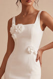 Petite robe blanche bodycon col carré avec des fleurs 3D
