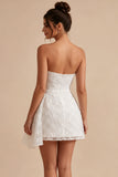 Robe blanche bodycon florales sans bretelles avec ceinture