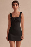 Petite robe blanche bodycon à col carré à volants
