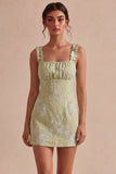 Petite robe blanche bodycon à col carré à volants