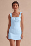 Petite robe blanche bodycon à col carré à volants