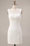 Petite robe blanche bodycon à col carré à volants
