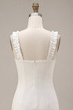 Petite robe blanche bodycon à col carré à volants