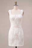 Petite robe blanche bodycon à col carré à volants