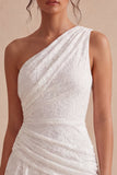 Petite robe blanche bodycon asymétrique en dentelle froncée à une épaule