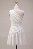 Petite robe blanche bodycon asymétrique en dentelle froncée à une épaule