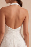 Petite robe blanche à col nu à col nu