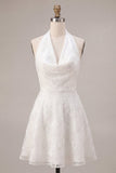 Petite robe blanche à col nu à col nu