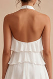 Petite robe blanche en chiffon fleuri à col nu et volants