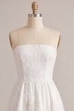 Robe blanche blanche sans bretelles à fleurs à volants en A-Line