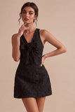 Petite robe blanche à col en V en ligne A avec fleur 3D