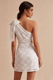 Bodycon petite robe blanche découpée à une épaule à motifs floraux avec un nœud