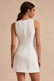 Petite robe blanche à col rond, bodycon, à fente