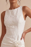 Petite robe blanche à col rond, bodycon, à fente