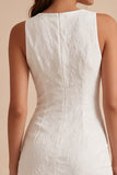 Petite robe blanche à col rond, bodycon, à fente