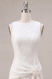 Petite robe blanche à col rond, bodycon, à fente