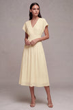 Petite robe blanche en mousseline en mousseline en V