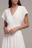 Petite robe blanche en mousseline en mousseline en V