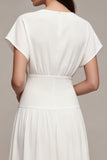 Petite robe blanche en mousseline en mousseline en V