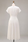 Petite robe blanche en mousseline en mousseline en V