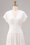 Petite robe blanche en mousseline en mousseline en V