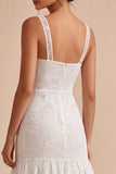 Petite robe blanche fleurie à longues bretelles épaisses en ligne A