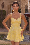 Robe courte de rentrée à la rentrée jaune perlée jaune à bretelles fines perlées Short robe de rentrée à la maison en perles florales