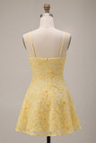 Robe courte de rentrée à la rentrée jaune perlée jaune à bretelles fines perlées Short robe de rentrée à la maison en perles florales