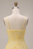 Robe courte de rentrée à la rentrée jaune perlée jaune à bretelles fines perlées Short robe de rentrée à la maison en perles florales
