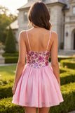 Robe de rentrée à la maison rose rose à bretelles fines avec paillettes