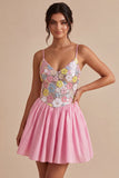 Robe de rentrée à la maison rose rose à bretelles fines avec paillettes