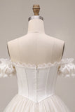 Corset ivoire à épaule décollée robe de balles en satin avec volants