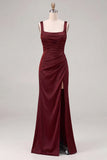Robe de demoiselle d’honneur en satin espresso à col carré et froncée avec fente