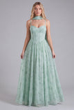 Robe de demoiselle d’honneur en chiffon sauge à motifs floraux avec écharpe à col long